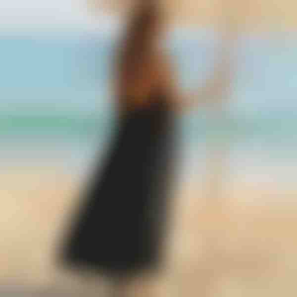 Vestido sin espalda con tirantes ajustables | AMOREVA